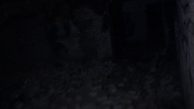 ВЕРНУЛИСЬ В ЗАБРОШЕННУЮ КАЗАРМУ НОЧЬЮ ЧТОБЫ УЗНАТЬ ЧТО ТАМ ПРОИСХОДИТ. МЫ ТАМ БЫЛИ НЕ ОДНИ. смотреть онлайн