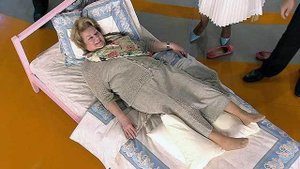 Кровать как лекарство. Как лечиться лежа. Жить здорово! Фрагмент выпуска от 26.05.2015