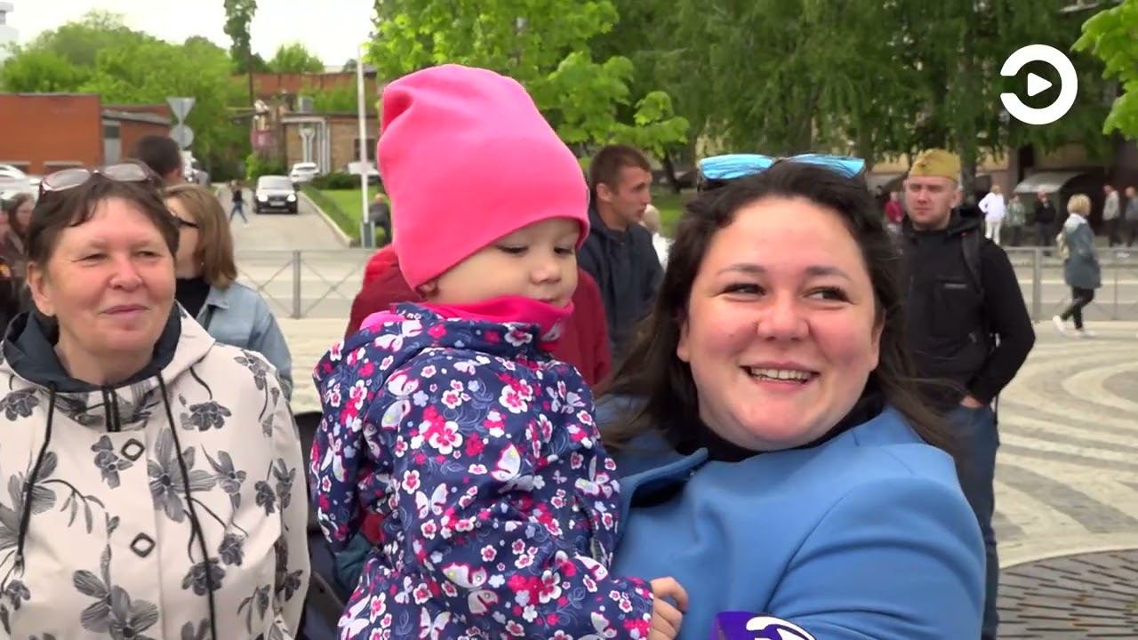 В самом центре Пензы, рядом с Ростком, пензенцы увидели демонстрационные полёты