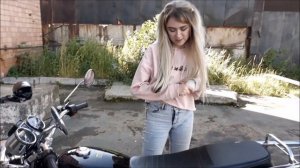 Обзор на мопед Альфа Бандит 50 сс. Атомная блондинка за рулем.