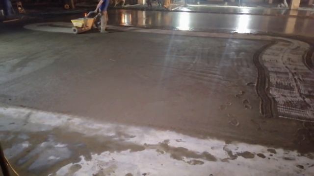 Добавляем топпинг в бетонную основу пола смотреть онлайн