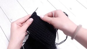 Мужская шапка-ушанка Армани. Вязание спицами. Мастер-класс