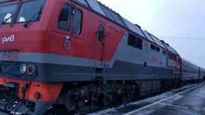 Ульяновск. Поезд №391 Челябинск - Москва, стоянка по станции Ульяновск-Центральный.