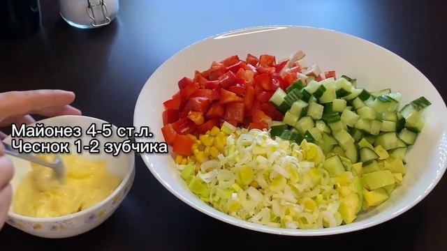 Вкусный салат с крабовыми палочками и кукурузой