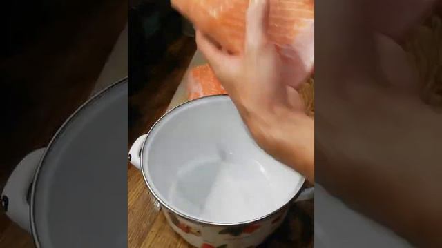 Солим рыбу сами. Красная рыба. Крупная соль. Как засолить рыбу. #солимрыбусами