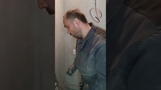 Крепление труб (к стене, потолку, полу). Насадка-шпильковёрт. Лианы от электрика. смотреть онлайн