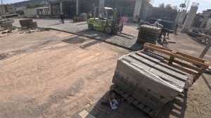 Почему плитку укладывают без раствора. Монтаж тротуарной плитки.