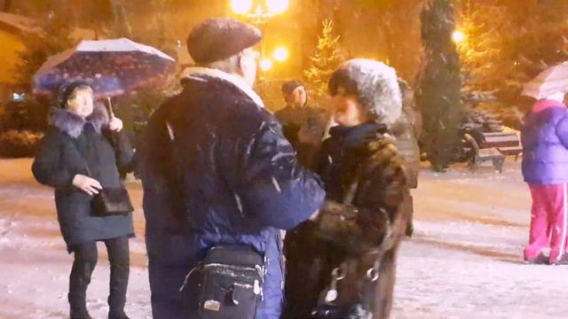 А ТЫ СДЕЛАЙ МЕНЯ СЧАСТЛИВОЮ!❄💃🕺/ТАНЦЫ В ПАРКЕ ГОРЬКОГО ХАРЬКОВ ЯНВАРЬ 2021 смотреть онлайн