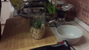 Как приготовить чесночную пасту с зеленью,для гренок и для других блюд.Очень вкусная чесночная паст