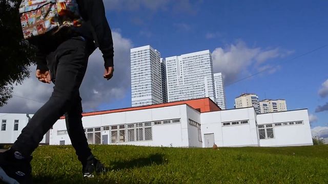 Кроссовки Скечерс против кроссовок Смешные Цены - сравнение