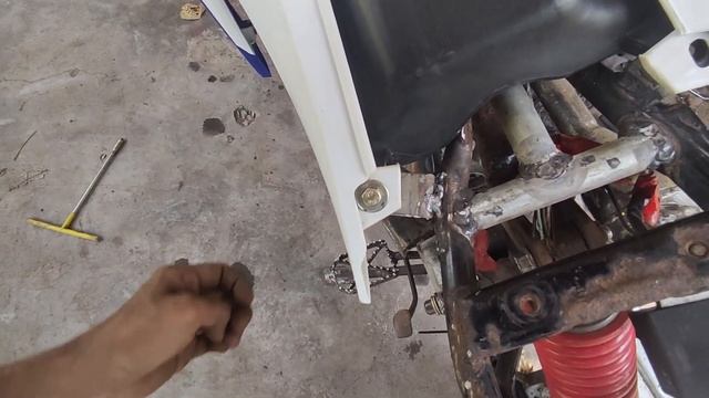 Honda CRF body kit on TVS Max 100 / Motocross body kit on max100 bike / Project OPTO #6 смотреть онлайн