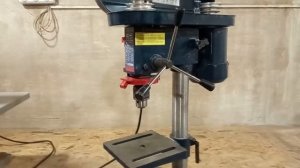 Проварачивется патрон на сверлильном станке