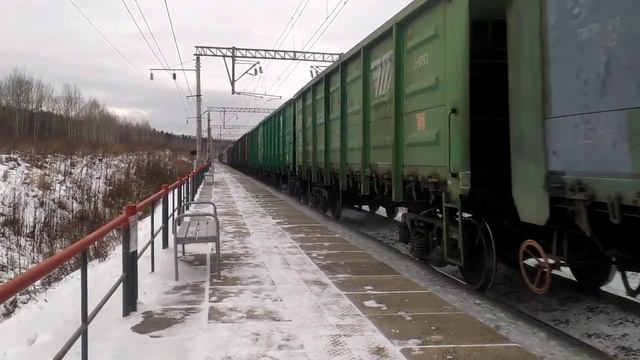 Электровоз 3ЭС5К-909 Ермак с сдвоенным грузовым поездом 3ЭС5К и приветливой бригадой