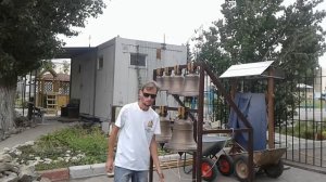 Колокольный звон. Погребальный перебор.