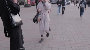 КАКУЮ ПЕСНЮ ТЫ СЛУШАЕШЬ? Узнай какая Музыка играет у прохожих в наушниках! БОЛЬШОЙ ОПРОС #7