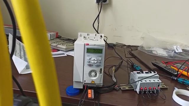 Настройка частотника ABB ACS150 для насосной станции | Как не стоит делать | Часть 4 смотреть онлайн