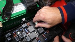 CHEVROLET CRUZE FUEL PUMP FUSE LOCATION REPLACEMENT. CHEVY CRUZE DOES NOT START