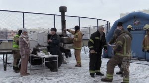 Хоккей на валенках - спортивная традиция новгородских пожарных