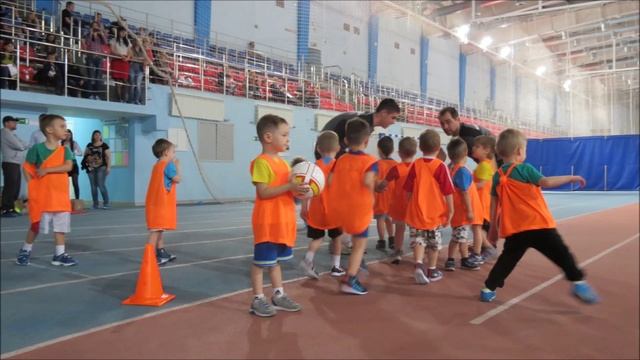 Открытие футбольной школы "Юниор" в СК им. С.Хоркиной. 09.04.2016 смотреть онлайн