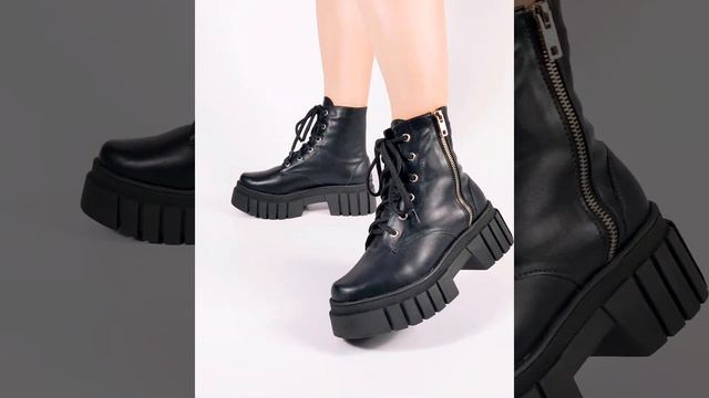 Bota Coturno Feminino 50014a Preto Solado Tratorado fechamento em Ziper e Cadarço.