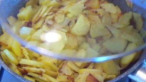 Жареная картошка с болгарским перцем. Картофель по-гречески