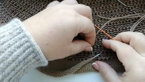 Пришиваем открытые петли к  изделию, формируя планку