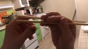 Учимся держать палочки для суши))