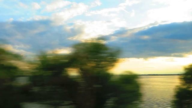 Вид из окна поезда "Сапсан" - Иваньковское водохранилище/Московское море (Тверская область) смотреть онлайн