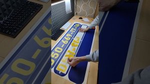 как поклеить виниловые наклейки Оракал на стекло либо автомобиль.