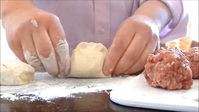 Как приготовить вкусные вареники с мясом.