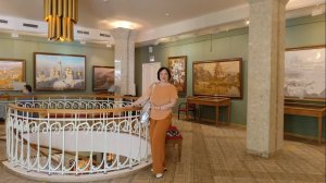 Прогулки по Москве. Школа Акварели С. Андрияки. Часть 2. Выставочный зал. лестница. Картины