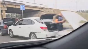 Сразу три автомобиля столкнулись в Волгодонске под путепроводом.