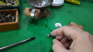 СЕКРЕТ ЭТОЙ САМОДЕЛЬНОЙ МОРМЫШКИ ДО СИХ ПОР НИКТО НЕ РАСКРЫЛ, ИЗВЕСТНО ОДНО ОНА ЛОВИТ РЫБУ МЕШКАМИ