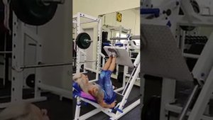 Жим ногами в тренажере