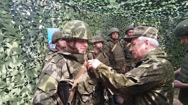 Вручение боевых орденов и медалей Pа мужество, отвагу и героизм