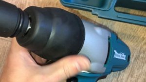 Гайковерт электрический MAKITA TW 0350 в чемодане (400 Вт,350 Нм,посадочн. квадрат 1/2 ",вес 3.0 кг