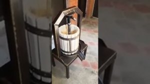 Пресс с домкратом для винограда