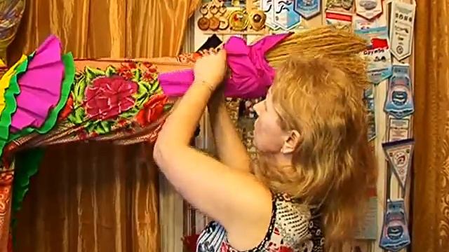 10 метров ткани и несколько мотков ниток ушло на изготовление главного городского чучела Масленицы смотреть онлайн