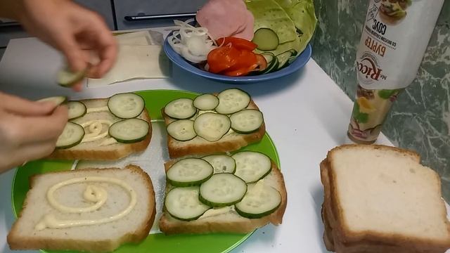 За 3 минуты! Сэндвич для сытного завтрака с ветчиной и свежими овощами! (720p).mp4