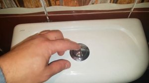 Как снять крышку смывного бочка унитаза если не получается выкрутить