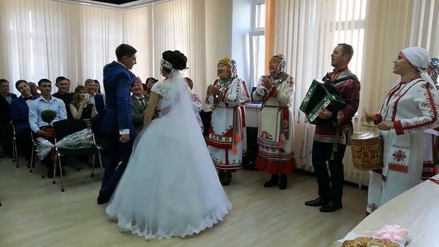 Чувашская свадьба в Чебоксарах: народные танцы, песни и национальный напиток смотреть онлайн
