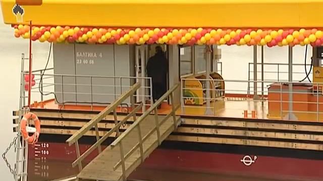На Волхове открылась 1-я плавучая заправка смотреть онлайн