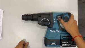 Makita Cordless Combination Hammer DHR243 18v LXT | Unboxing video.