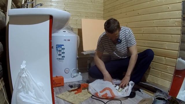 Непогода вынудила вернуться к "СУПЕР МИНИ компактной уборной" деревенского дома! смотреть онлайн