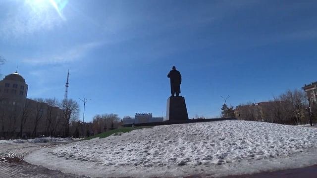 Караганда | к памятнику Абая по площади Гагарина идём весной 2021 года