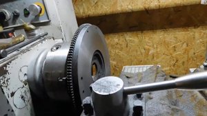 Проточка маховика Газ 53. Как установить маховик без оправки.