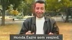 Мужик имитирует звуки моторов