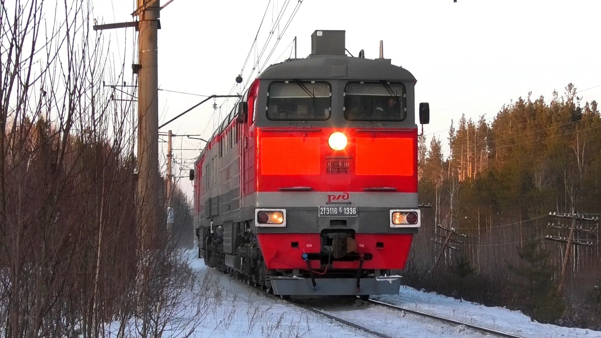 2ТЭ116К-1336 с приветливой бригадой следует резервом смотреть онлайн