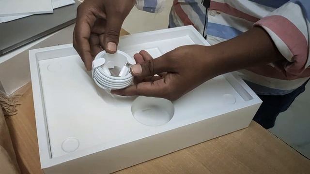 Unboxing Macbook Pro M1