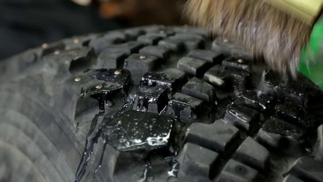 Шиповка грузовой резины. смотреть онлайн